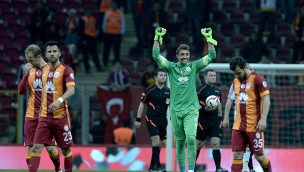 Muslera'dan bir ilk!