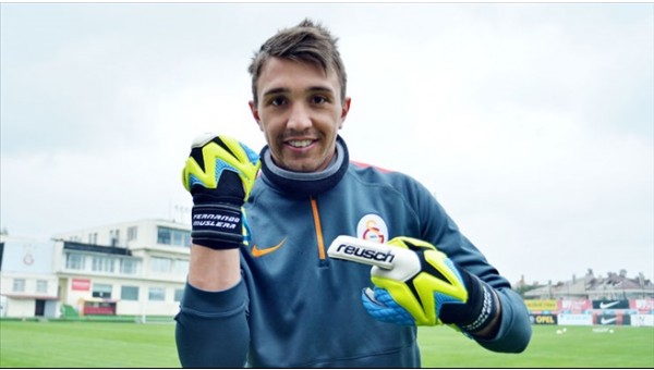 Muslera'ya sürpriz alıcı