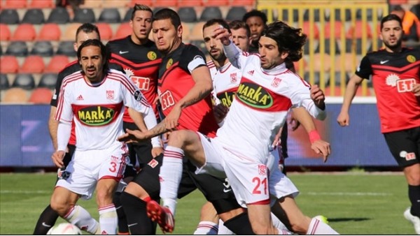 Sivasspor'dan Eskişehirspor'a darbe