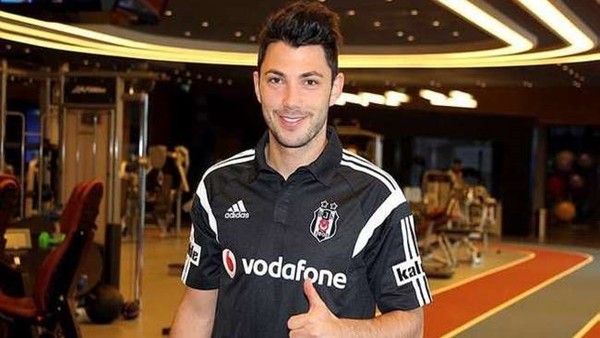 Tolgay Arslan oturduğu evin kirasını ödemiyor mu?