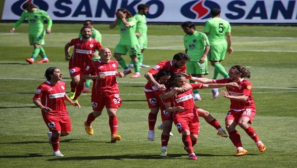 Samsun 3 puanı 3 golle aldı