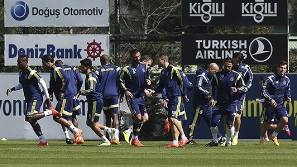 Fenerbahçe'de Diego ve Egemen idmanı yarıda bıraktı
