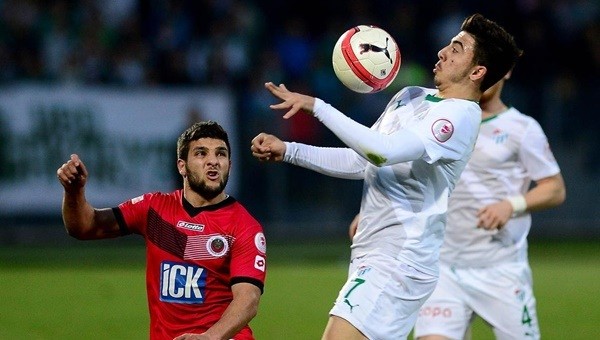 Timsah'tan müthiş geri dönüş