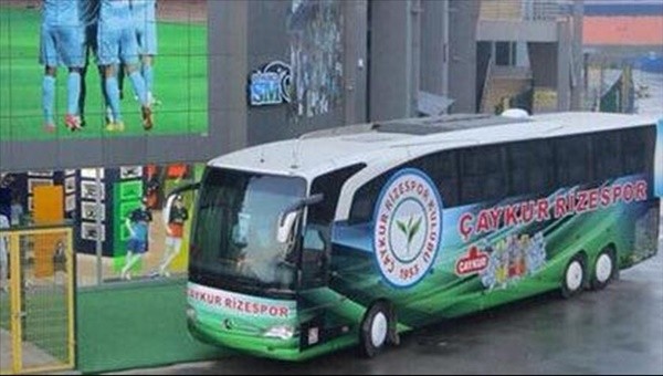 Çaykur Rizespor U21 takımı otobüsüne saldırdılar