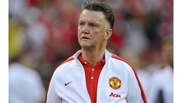 Van Gaal, derbi zaferini City'li futbolcularla kutladı!