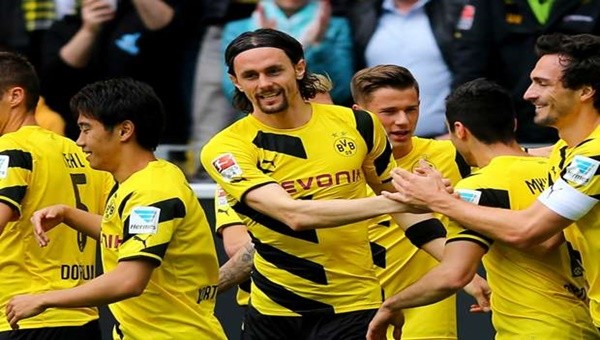  Subotic ile Dortmund sözleşme yeniledi