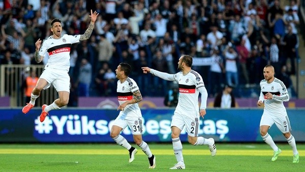 Beşiktaş 3. kez frikikten avladı