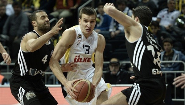 Beşiktaş-Fenerbahçe maçında olaylar çıktı