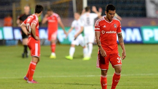 Beşiktaş şampiyonluğa havlu attı!