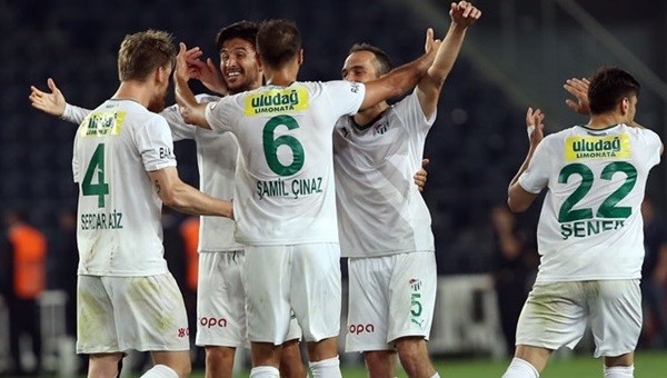 Bursaspor, Fenerbahçe'yi kendi evinde dağıttı