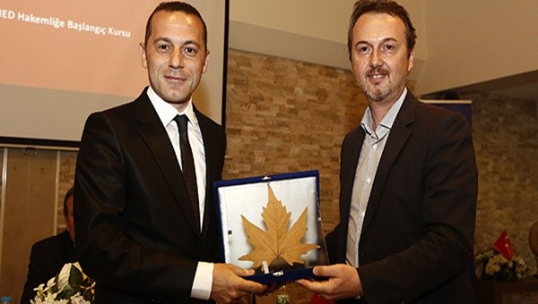 Cüneyt Çakır'dan hakem adaylarına kurs