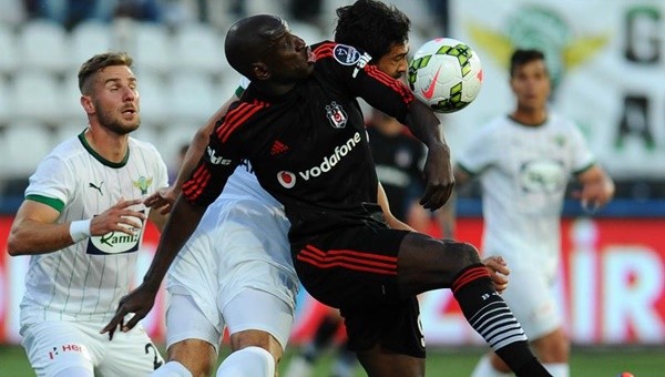 Demba Ba Pascal Nouma'yı yakaladı