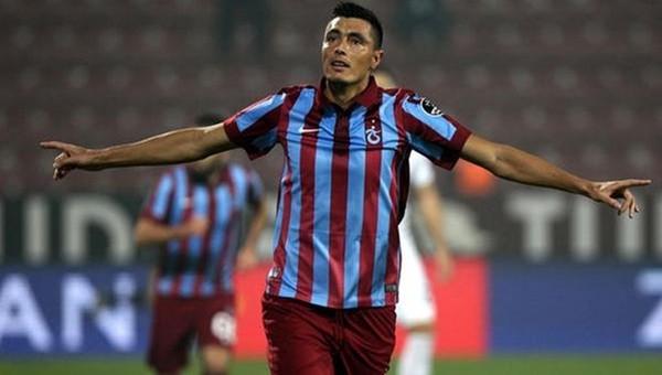 Düşene bir tekme de Cardozo attı