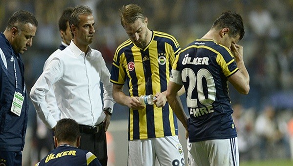Fenerbahçeli futbolcular hakem odasında nöbet bekledi