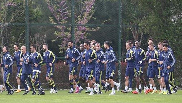 Fenerbahçeli oyuncular yönetime isyan etti