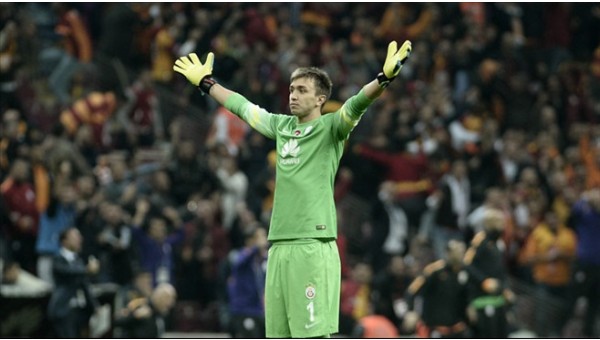 Galatasaray ilk 45'te zor gol yiyor