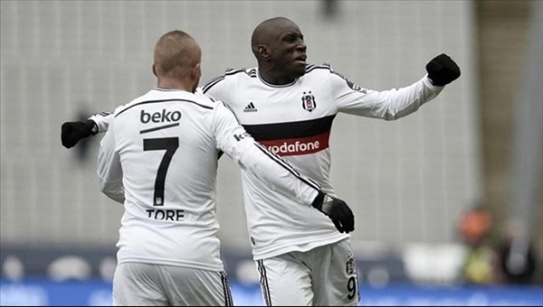 Gökhan Töre ve Demba Ba gönderiliyor