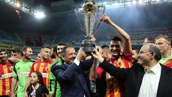 Kayserispor şampiyonluk kupasını aldı