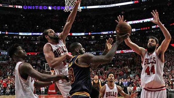 LeBron James, Chicago Bulls'u son saniyede yıktı