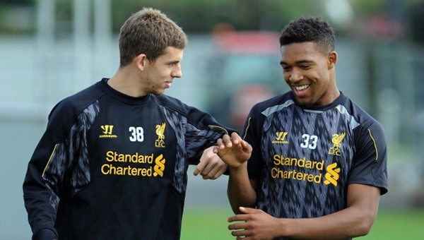 Liverpool'da çifte imza