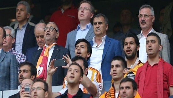 Şenol Güneş, derbiyi tribünde takip etti