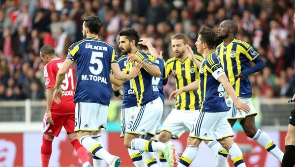 Sivasspor tribünleri Caner Erkin'e tepki gösterdi