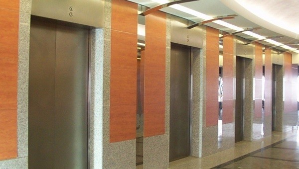 Süper Lig maçında asansörde mahsur kaldılar