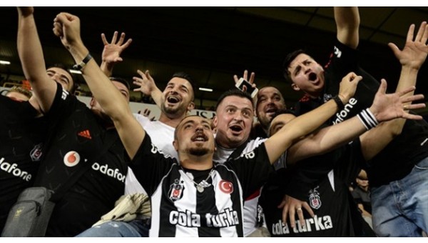 Beşiktaş taraftarı ilk kez Bilic'i istifaya çağırdı