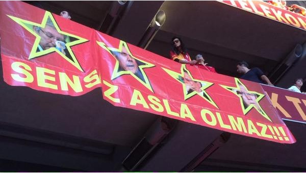 TT Arena'da ŞOK Aziz Yıldırım pankartı