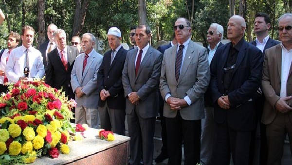 Ali Sami Yen, vefatının 64. yılında mezarı başında anıldı