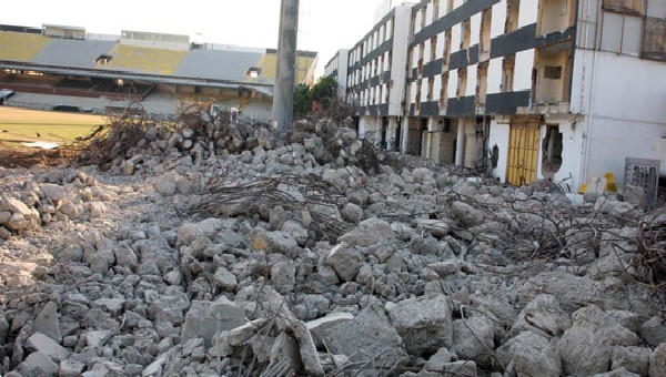 Alsancak Stadı'ndaki yenileme çalışmaları