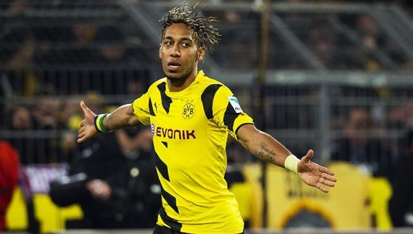 Aubameyang Borussia Dortmund'da kaldı