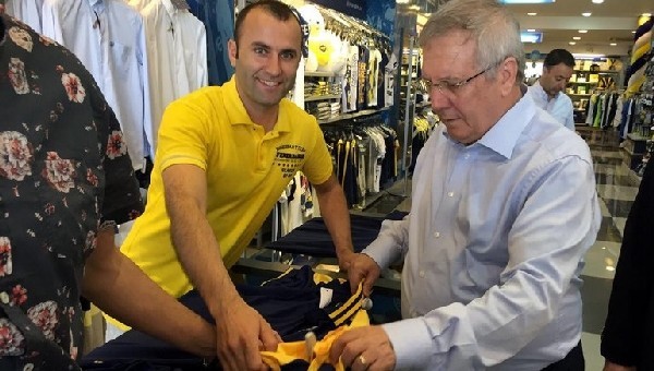 Aziz Yıldırım, Hendek'te Fenerium'un yeni ürünlerini inceledi