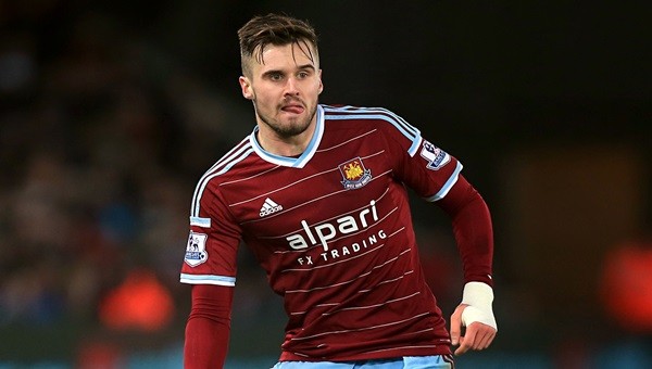 Carl Jenkinson yeniden West Ham'da
