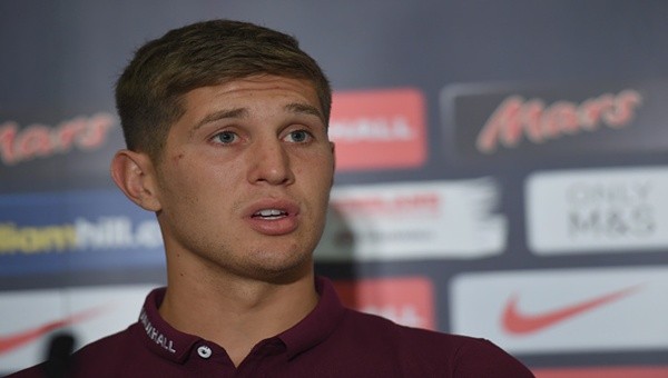 Chelsea'den John Stones'a servet