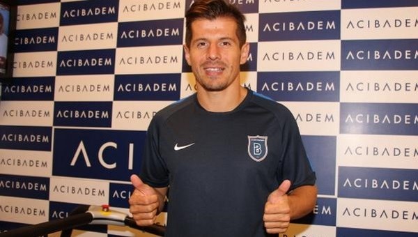 Emre Belözoğlu sağlık kontrolünden geçti