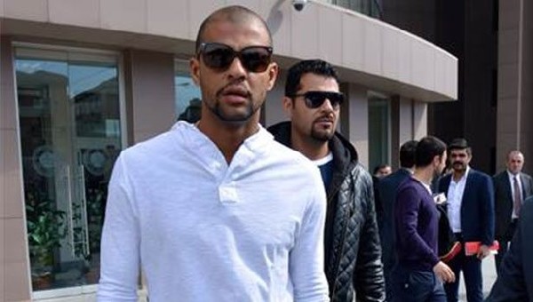Felipe Melo'ya mahkemeden beraat