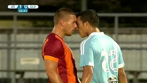 Galatasaray maçında kavga! Podolski...