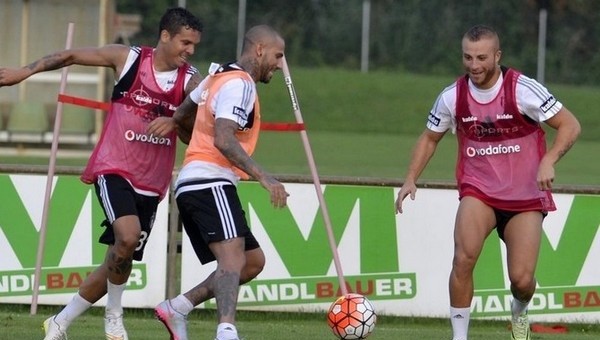 Gökhan Töre'den Quaresma'ya jest
