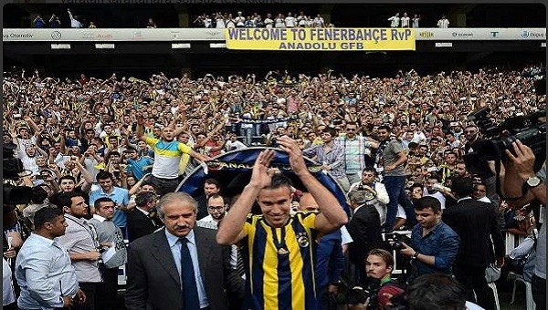 İngiliz futbolsever Fenerbahçe taraftarına hayran kaldı