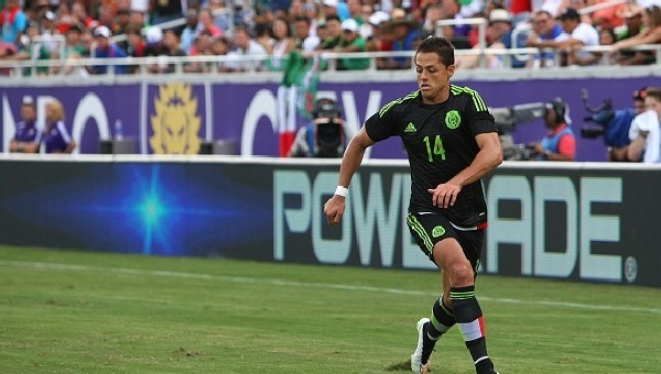 Javier Hernandez'in köprücük kemiği kırıldı