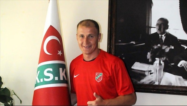 Karşıyaka Boşnak yıldızın işini bitirdi