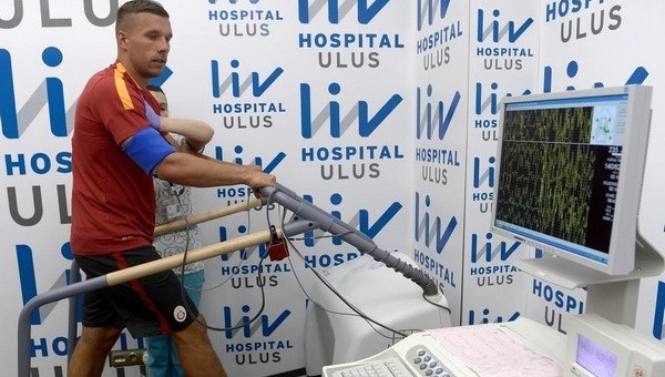 Lukas Podolski sağlık kontrolünden geçti