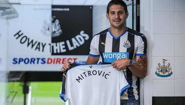 Newcastle United Aleksandar Mitrovic'i transfer etti