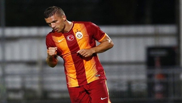 Podolski ilk maçında alkış topladı