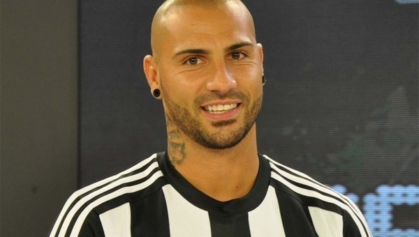 'Quaresma'yı alarak tükürdüklerini yaladılar'