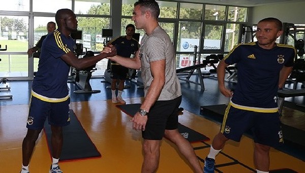 Robin Van Persie, takım arkadaşlarıyla tanıştı