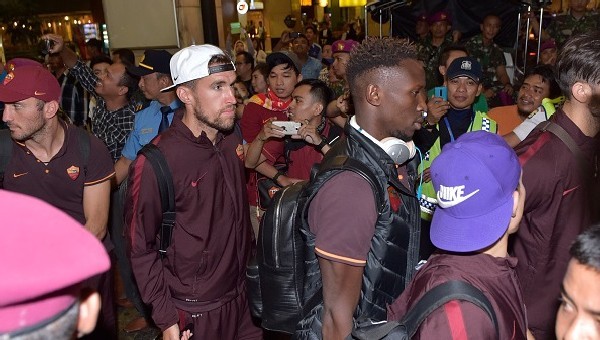 Roma futbol takımı oyuncuları Endonezya`ya sokulmadı