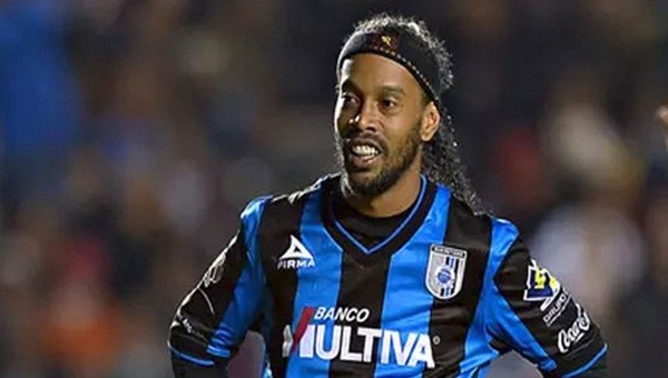 Ronaldinho transferini Twitter'dan duyurdu