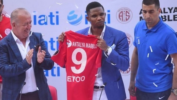 Samuel Eto'o resmen imzaladı